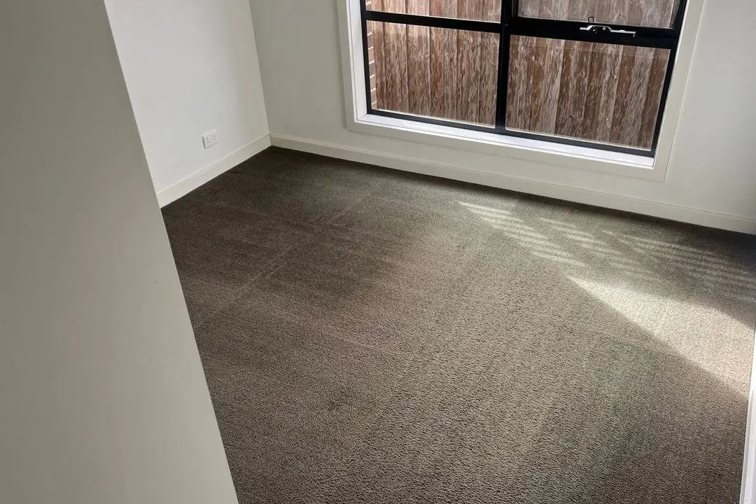 Bedroom carpet after cleaning in Leopold
